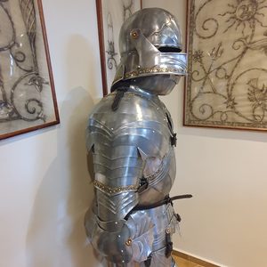 MEDIEVAL SUIT OF ARMOR, aluminium, costume rental