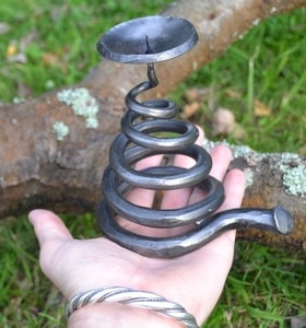 FORGED SPIRAL CANDLE HOLDER - PRODUITS FORGÉS{% if kategorie.adresa_nazvy[0] != zbozi.kategorie.nazev %} - FER FORGÉ ET MONNAIE{% endif %}