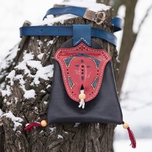 CAROLINUM, MEDIEVAL BAG AND BELT - BAGS, SPORRANS{% if kategorie.adresa_nazvy[0] != zbozi.kategorie.nazev %} - LEATHER PRODUCTS{% endif %}