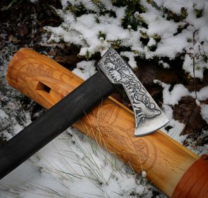 CARPATHIAN VALASKA TRADITIONAL FORGED AXE - ETCHED WITH WOLF AND DEER - AXES, POLEWEAPONS{% if kategorie.adresa_nazvy[0] != zbozi.kategorie.nazev %} - WEAPONS - SWORDS, AXES, KNIVES{% endif %}