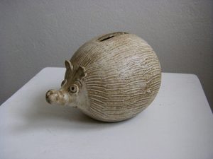 HEDGEHOG, CERAMIC MONEYBOX - TRADITIONAL CZECH CERAMICS{% if kategorie.adresa_nazvy[0] != zbozi.kategorie.nazev %} - CERAMICS, GLASS{% endif %}