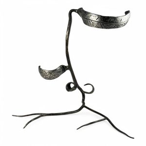 Wrought iron holder for two drinking horns