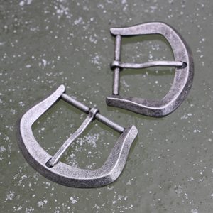 MEDIEVAL BELT BUCKLE 40MM, ZINC - BELT ACCESSORIES{% if kategorie.adresa_nazvy[0] != zbozi.kategorie.nazev %} - LEDERPRODUKTE{% endif %}