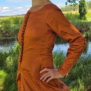 WOMEN'S DRESS - LESSER NOBLEWOMAN / WEALTHIER TOWNSWOMAN, 2nd Half of the 14th Century