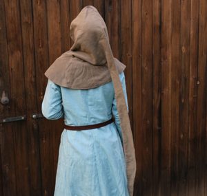 MEDIEVAL WOMEN'S CLOTHING - plain woman 2nd half of the 14th century