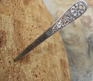 VENGEANCE BRONZE EDITION ETCHED THROWING KNIFE WITH VEGVÍSIR - 1 PIECE - SHARP BLADES - THROWING KNIVES{% if kategorie.adresa_nazvy[0] != zbozi.kategorie.nazev %} - WEAPONS - SWORDS, AXES, KNIVES{% endif %}