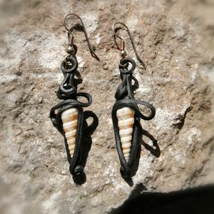 SHELL EARRINGS - PIERRES ET FANTASY{% if kategorie.adresa_nazvy[0] != zbozi.kategorie.nazev %} - BIJOUTERIE{% endif %}