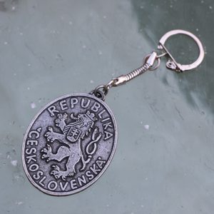 COAT OF ARMS OF THE CZECHOSLOVAK BORDER COLUMN - KEYCHAIN - ALL PENDANTS, OUR PRODUCTION{% if kategorie.adresa_nazvy[0] != zbozi.kategorie.nazev %} - JEWELLERY - BRONZE, ZINC{% endif %}