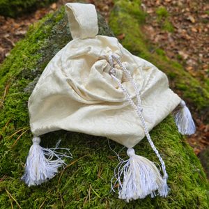Medieval ladies' bag, 15th century, brocade, white