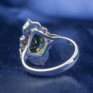 DESNA, CZECH MOLDAVITE, GARNET, SILVER RING - MOLDAVITES, CZECH{% if kategorie.adresa_nazvy[0] != zbozi.kategorie.nazev %} - SILVER JEWELLERY{% endif %}