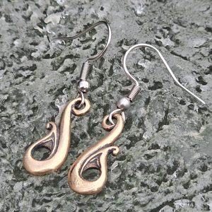 Selkie-Ohrringe, Bronze