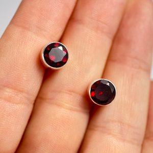 LUCIA, silver earrings, garnet, Ag 925/1000