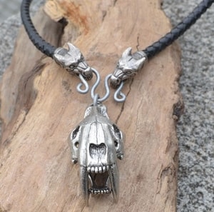 SMILODON, SABER-TOOTHED TIGER, NECKLACE, PEWTER - DINOSAUR PENDANTS{% if kategorie.adresa_nazvy[0] != zbozi.kategorie.nazev %} - SILVER JEWELLERY{% endif %}