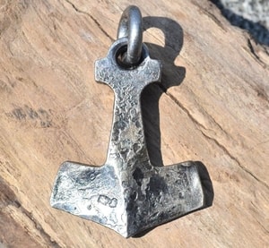 BIFRÖST, FORGÉ LE MARTEAU DE THOR - INSPIRATION NORDIQUE ET VIKING{% if kategorie.adresa_nazvy[0] != zbozi.kategorie.nazev %} - BIJOUTERIE{% endif %}