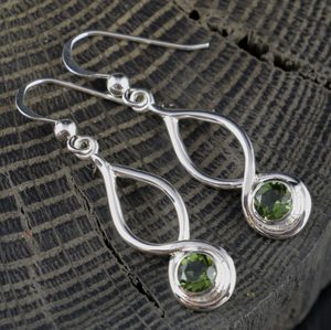 BLAINE, EARRINGS, FACETED MOLDAVITE, SILVER - MOLDAVITES, CZECH{% if kategorie.adresa_nazvy[0] != zbozi.kategorie.nazev %} - SILVER JEWELLERY{% endif %}