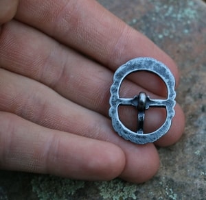 HISTORICAL BUCKLE X, colour silver