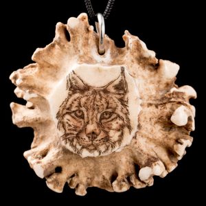 LYNX, ENGRAVED ANTLER PENDANT - ANIMAL PENDANTS{% if kategorie.adresa_nazvy[0] != zbozi.kategorie.nazev %} - JEWELLERY - BRONZE, ZINC{% endif %}