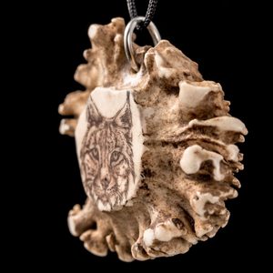 LYNX, ENGRAVED ANTLER PENDANT - ANIMAL PENDANTS{% if kategorie.adresa_nazvy[0] != zbozi.kategorie.nazev %} - JEWELLERY - BRONZE, ZINC{% endif %}