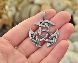 CELTIC KNOT I - CELTIC PENDANTS{% if kategorie.adresa_nazvy[0] != zbozi.kategorie.nazev %} - JEWELLERY - BRONZE, ZINC{% endif %}