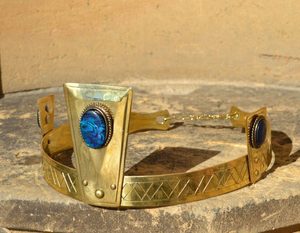 MAGNUS, NOBLE MEDIEVAL BRASS CROWN, PAUA SHELL - DIADEME UND KRONEN{% if kategorie.adresa_nazvy[0] != zbozi.kategorie.nazev %} - SCHUHE, KLEIDUNG{% endif %}