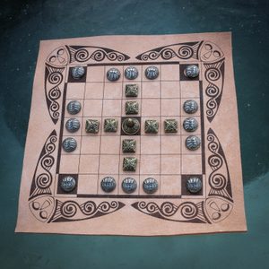 FIDCHELL, a Celtic board game version CÚ CHULAINN with a leather board