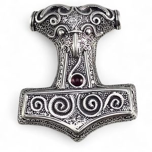 SCANIA RÉPLIQUE D'UN MARTEAU DE THOR, ARGENT 925 À GRENAT. - PENDENTIFS{% if kategorie.adresa_nazvy[0] != zbozi.kategorie.nazev %} - BIJOUX EN ARGENT{% endif %}