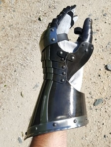 LANDSKNECHT GAUNTLETS - RÜSTUNGSTEILE{% if kategorie.adresa_nazvy[0] != zbozi.kategorie.nazev %} - RÜSTUNGEN{% endif %}