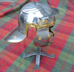 ROMAN HELMET OF THE LEGIONNAIRE - ROMAN AND CELTIC HELMETS{% if kategorie.adresa_nazvy[0] != zbozi.kategorie.nazev %} - ARMOUR HELMETS, SHIELDS{% endif %}