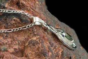 MAIA, pendentif, facettes Moldavite, argent