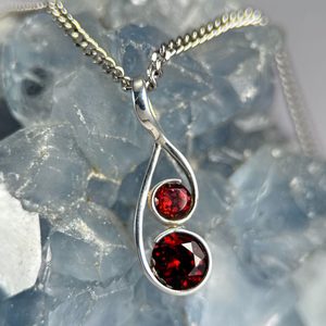 RHIANNON, pendentif en argent, grenat Ag 925/1000