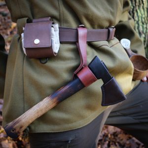 AXE LEATHER HANGER - FOR BELT AND CARABINER - AXES, POLEWEAPONS{% if kategorie.adresa_nazvy[0] != zbozi.kategorie.nazev %} - WEAPONS - SWORDS, AXES, KNIVES{% endif %}