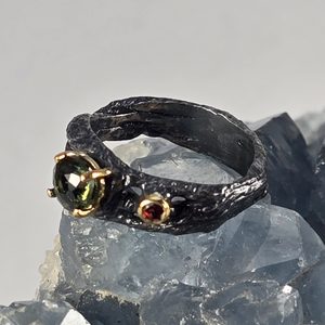 Luxury silver ring with genuine Moldavite, 925/1000