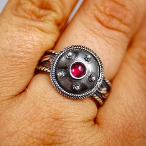 ANTICA ROMA, sterling silver ring with garnet