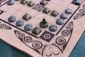 FIDCHELL, a Celtic board game version CÚ CHULAINN with a leather board