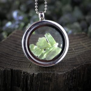 MOLDAVITE STEEL FLOATING LOCKET, ORIGINAL FROM THE CZECH REPUBLIC - BIJOUX À MOLDAVITES TCHÈQUES{% if kategorie.adresa_nazvy[0] != zbozi.kategorie.nazev %} - BIJOUX EN ARGENT{% endif %}