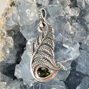 Pendentif en argent avec moldavite, motif fougère, Ag 925