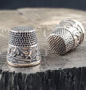 BIRDS, BRONZE THIMBLE - RINGS - BRONZE{% if kategorie.adresa_nazvy[0] != zbozi.kategorie.nazev %} - JEWELLERY - BRONZE, ZINC{% endif %}