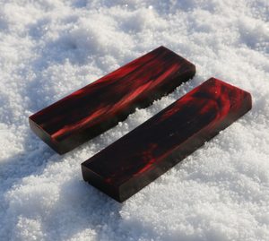 WATER BUFFALO HORN, BLACK, RED 35 X 120 X 12 MM - 2 PIECES - MATÉRIEL POUR POIGNÉES DE COUTEAU{% if kategorie.adresa_nazvy[0] != zbozi.kategorie.nazev %} - BUSHCRAFT, RECONSTITUTION, ACCESSOIRE{% endif %}