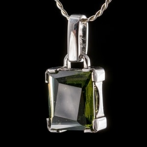 QUADRA, CZECH MOLDAVITE PENDANT, SILVER - MOLDAVITES, CZECH{% if kategorie.adresa_nazvy[0] != zbozi.kategorie.nazev %} - SILVER JEWELLERY{% endif %}