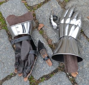 MEDIEVAL FINGER GAUNTELTS II, for sword fight, polished, czech top quality
