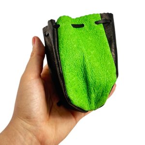 Sacs et pochettes médiévaux en cuir