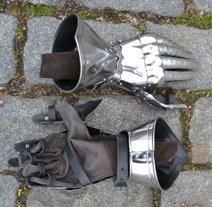 MEDIEVAL FINGER GAUNTELTS III, FOR SWORD FIGHT, POLISHED, CZECH TOP QUALITY - ARMOR PARTS{% if kategorie.adresa_nazvy[0] != zbozi.kategorie.nazev %} - ARMOUR HELMETS, SHIELDS{% endif %}