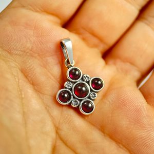 PRAGA, medieval pendant with garnets, silver 925/1000