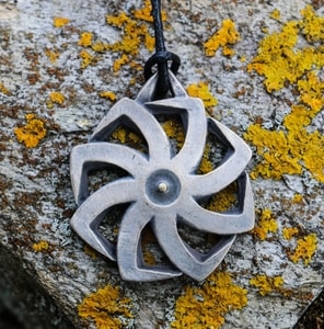 KOLOVRAT, SLAVIC PENDANT, TIN, ROD SERBIA - SLAVIC AMULETS{% if kategorie.adresa_nazvy[0] != zbozi.kategorie.nazev %} - JEWELLERY - BRONZE, ZINC{% endif %}