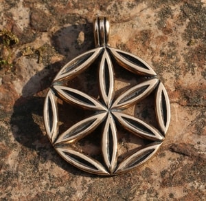 SUN FLOWER, BRONZE PENDANT - PENDANTS, NECKLACES{% if kategorie.adresa_nazvy[0] != zbozi.kategorie.nazev %} - JEWELLERY - BRONZE, ZINC{% endif %}