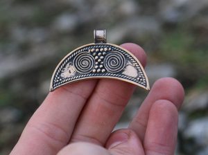 LUNULA, bronze pendant