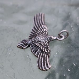 FLYING CROW - RAVEN, ZINC PENDANT - VIKING PENDANTS{% if kategorie.adresa_nazvy[0] != zbozi.kategorie.nazev %} - JEWELLERY - BRONZE, ZINC{% endif %}