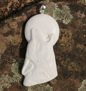 WOLF AND MOON, CARVED BONE PENDANT - ANIMAL PENDANTS{% if kategorie.adresa_nazvy[0] != zbozi.kategorie.nazev %} - JEWELLERY - BRONZE, ZINC{% endif %}