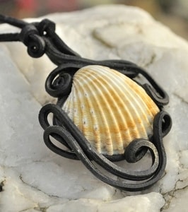 SEA PENDANT - SHELL - SCHMUCK MIT STEINEN{% if kategorie.adresa_nazvy[0] != zbozi.kategorie.nazev %} - SCHMUCKSTÜCKE{% endif %}