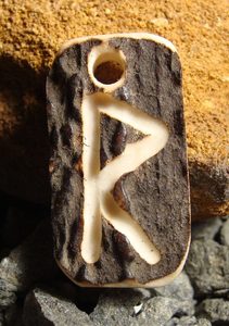 RAIDO, pendentif rune en bois de cerf